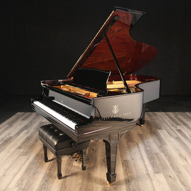 Classic black high-gloss Steinway B