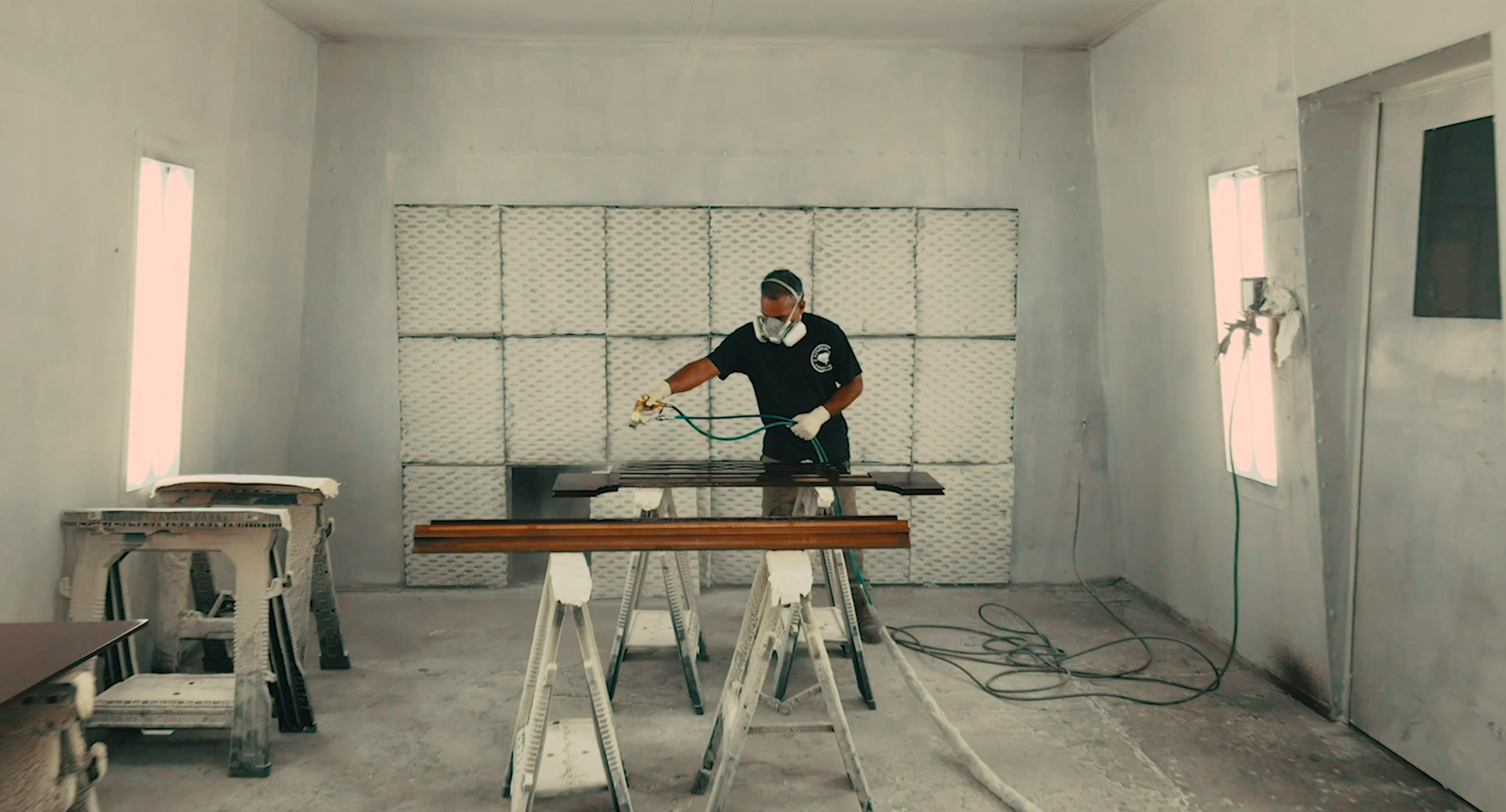 Finishing work in the spray booth