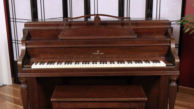 <span>1942</span> Steinway Console