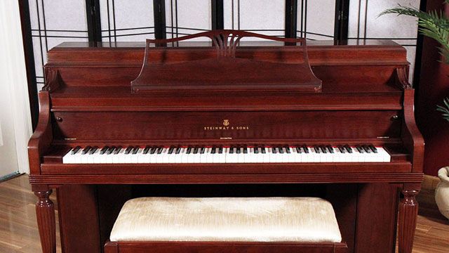 <span>1975</span> Steinway Console