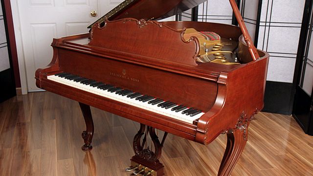 <span>1976</span> Steinway M