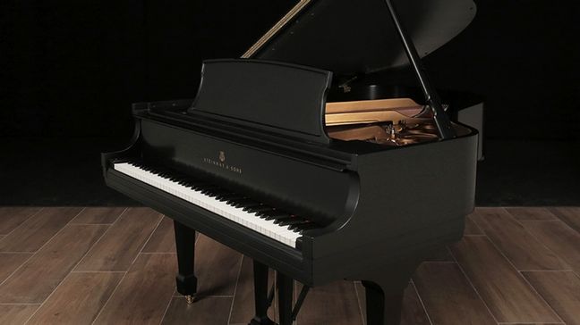 <span>1988</span> Steinway L