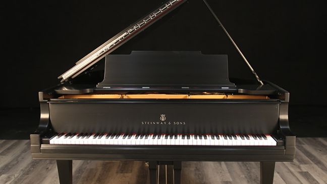 <span>1925</span> Steinway M