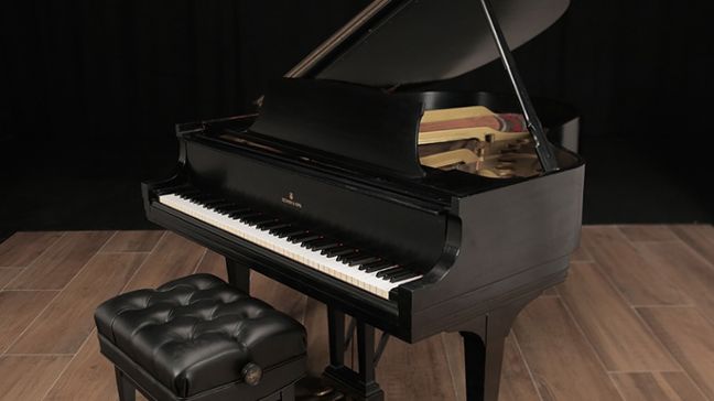<span>1944</span> Steinway M