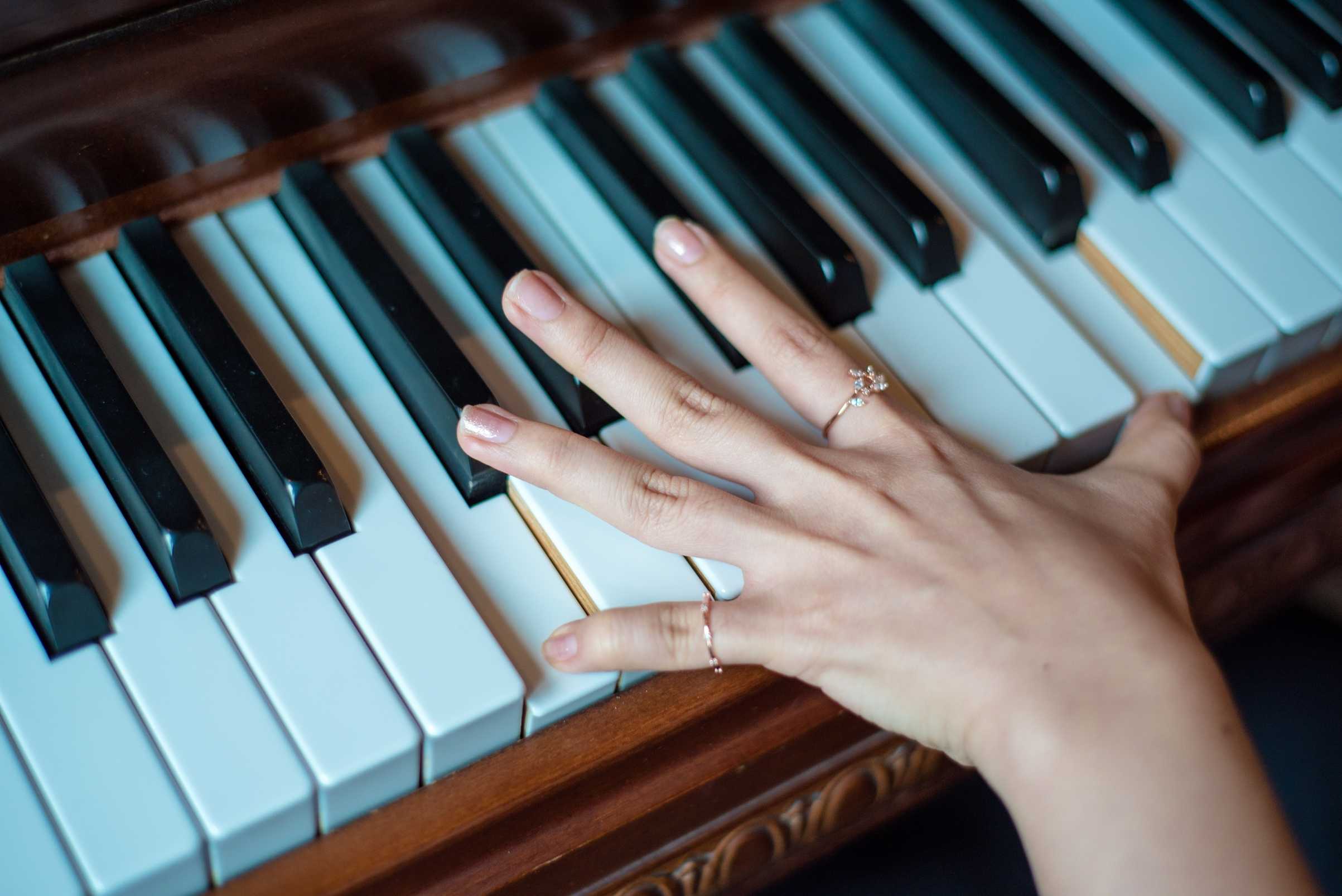 15 Benefits Of Learning Piano (Backed By Science!) | Blog | Lindeblad Piano